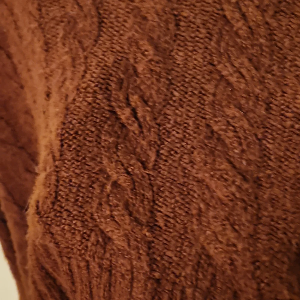 AE High Low Cropped Sweater!! - Picture 4 of 4